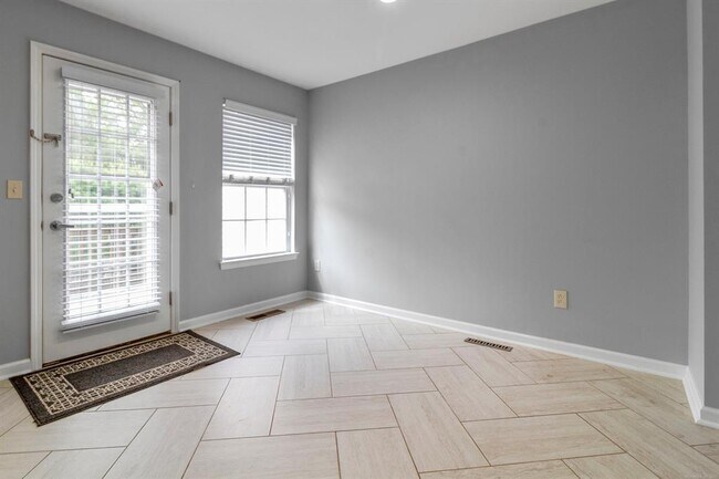 Building Photo - 3302 Eaton Ct