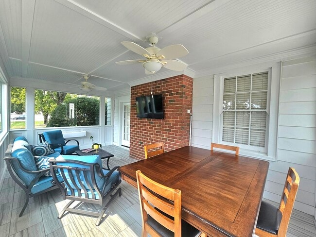 Building Photo - 3210 N Ocoee St