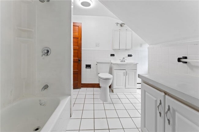 Building Photo - 335 Blackstone St
