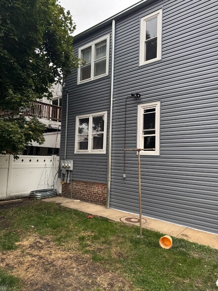 Building Photo - 3904 N Nora Ave