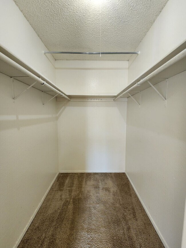 Building Photo - Cozy 2 Bedroom Duplex in Joshua
