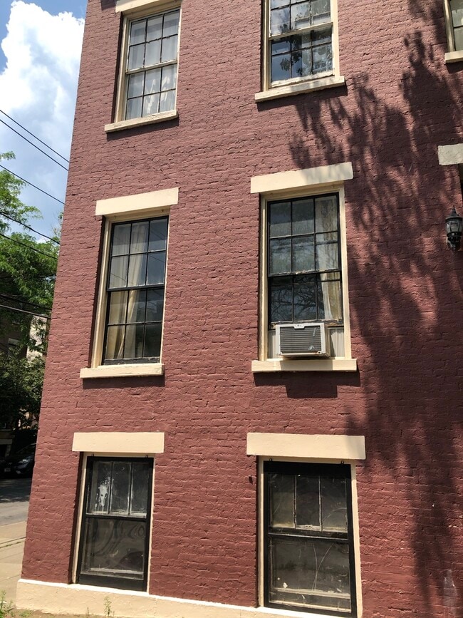 Building Photo - 41 Dove St