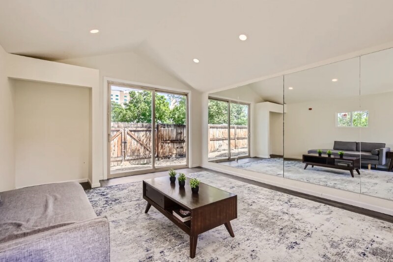 Building Photo - 1296 Vaughn St