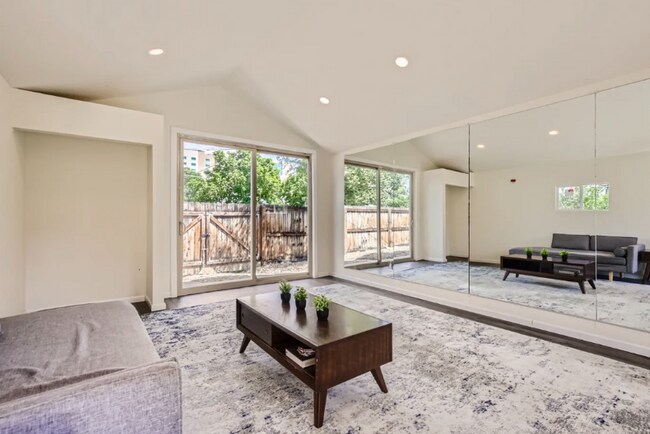 Building Photo - 1296 Vaughn St