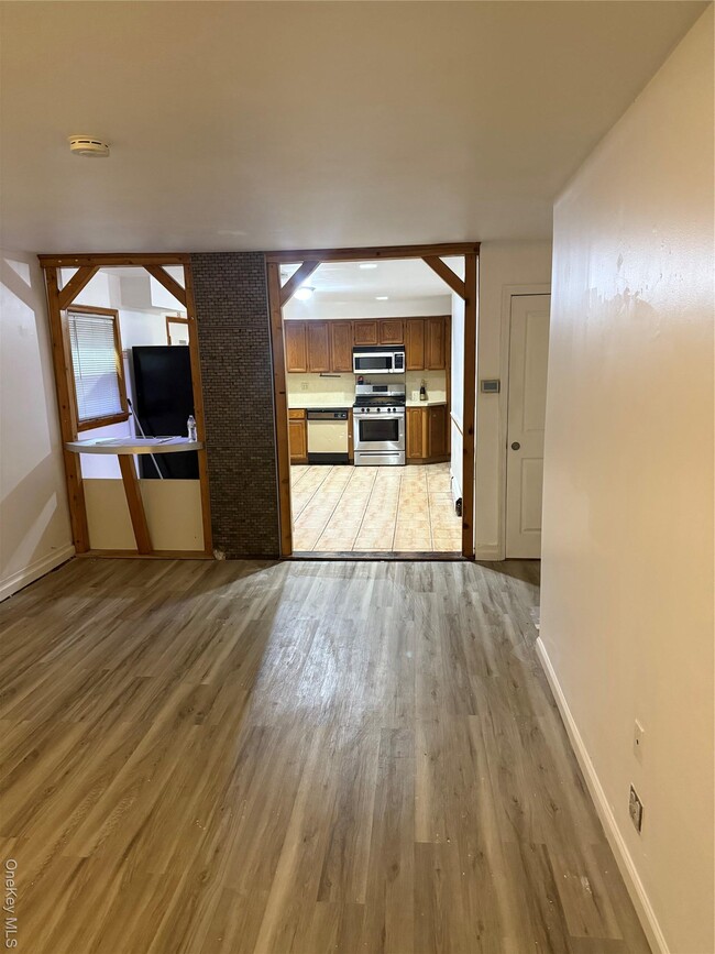 Building Photo - 178 Commack Rd