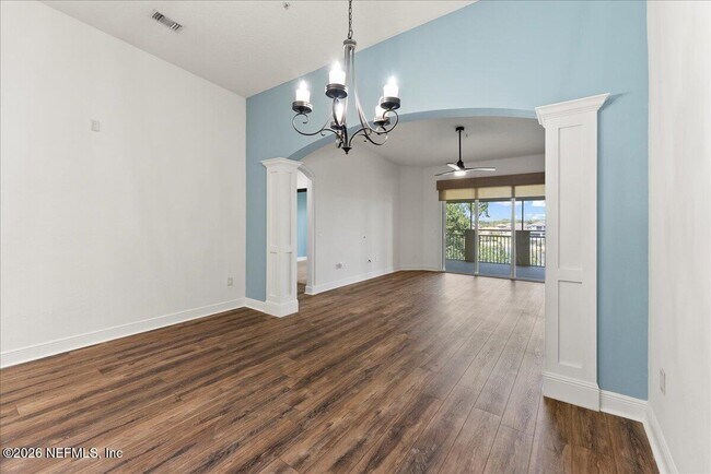 Building Photo - 115 Riverview Bend S