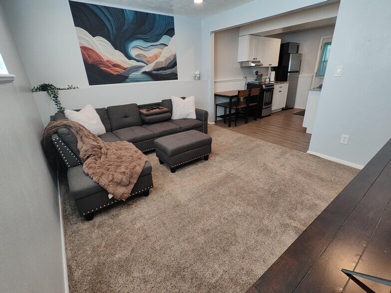 Building Photo - 528 Hindley Dr