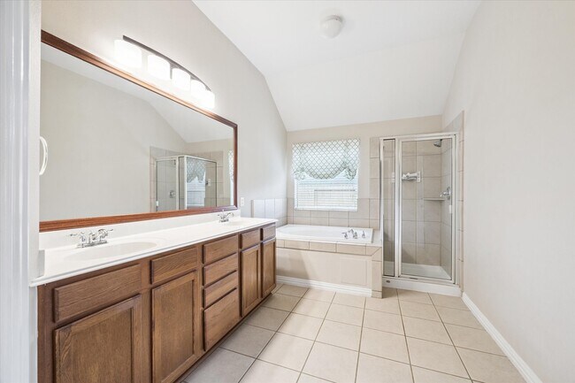 Building Photo - 7709 Lakeside Manor Ln