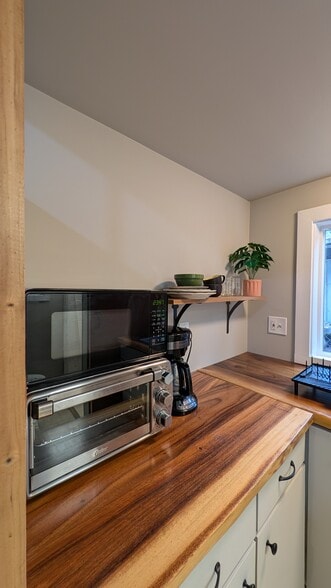 Building Photo - 1630 Murphy St