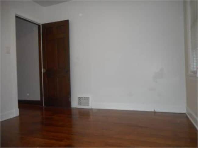 Building Photo - 208 28th St Dr SE