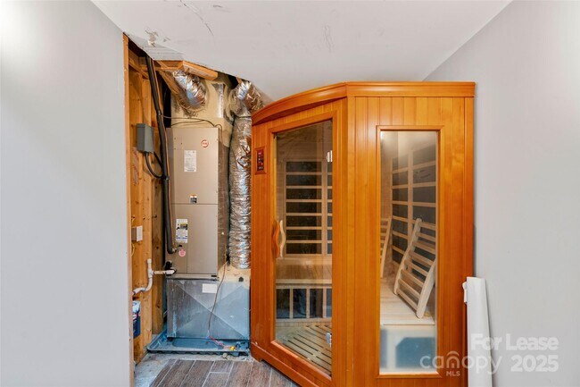 Building Photo - 160 Fairway Falls Rd