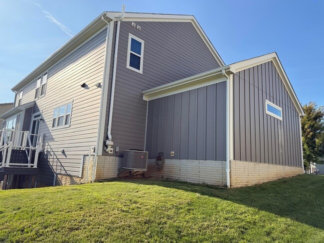 Building Photo - 8739 Cedar Brook St