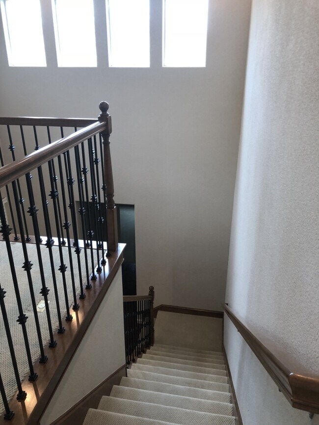 Building Photo - 5 bedroom Whitney Ranch Beauty! Walking di...