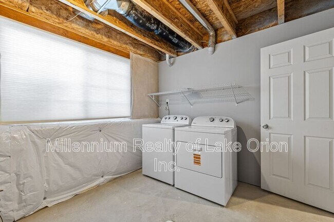 Building Photo - 7158 Primrose Ln