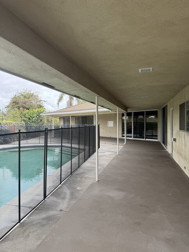 Building Photo - 1833 Toyon Ln