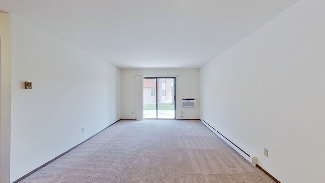 Building Photo - Lower 1 Bedroom 1 Bathroom Apartment Available