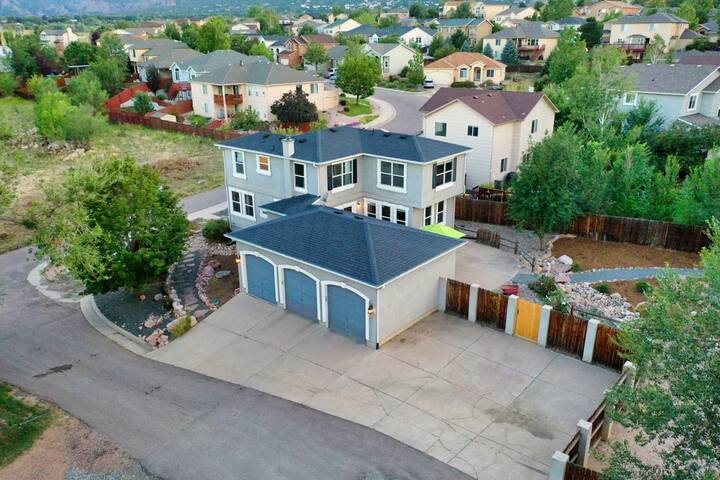 Building Photo - 1402 West Costilla Street