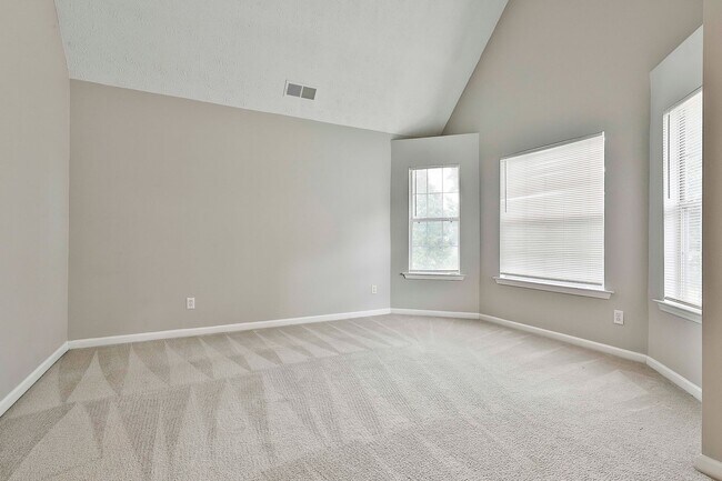 Building Photo - 4BR Home with Lake View in Swim Tennis Community