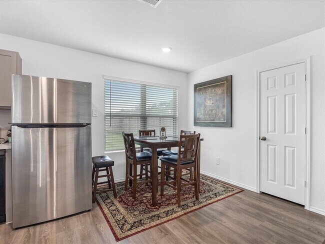 Building Photo - 1202 Silver Fir Ct