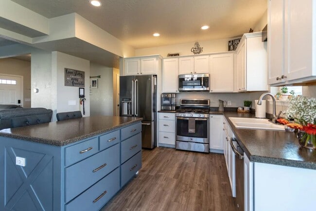 Building Photo - Modern Home in 44 Ranch