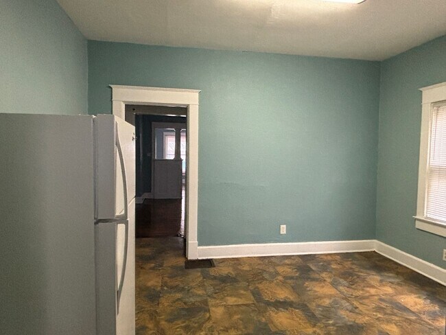 Building Photo - AVAILABLE NOW! Charming 3-Bed, 1-Bath Historic Duplex in Indianapolis!