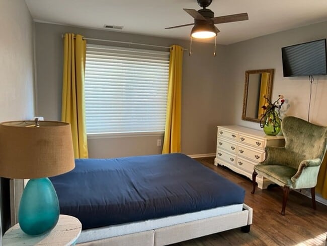 Building Photo - CHIC'S BEACH