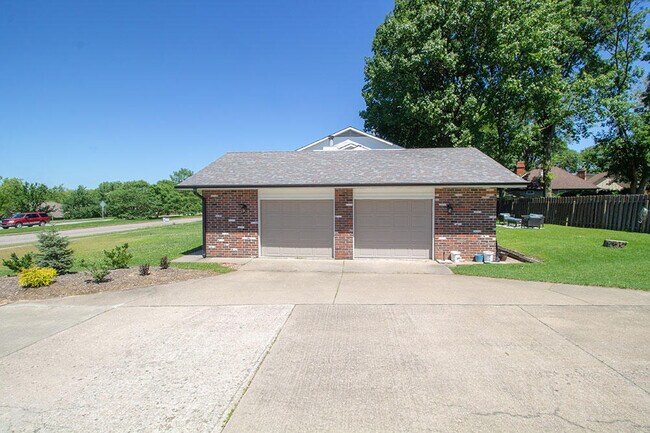 Building Photo - 3510 Forum Blvd