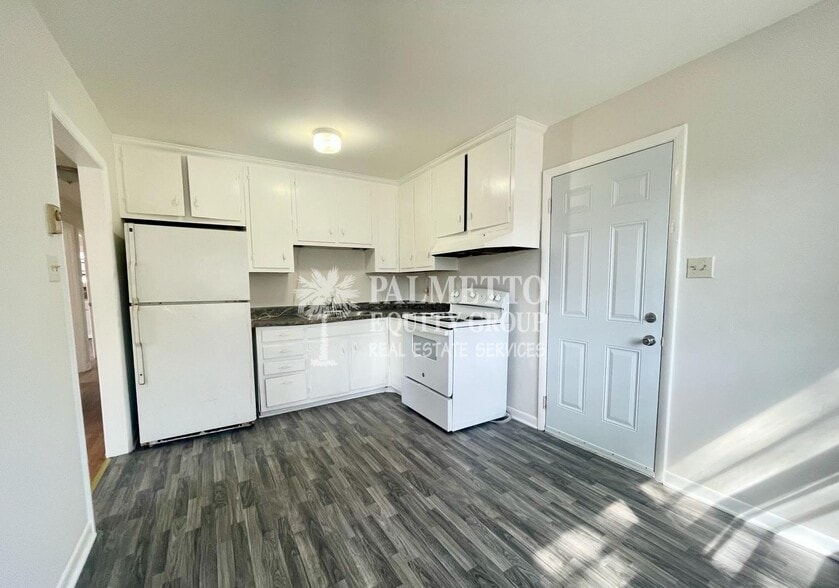 Building Photo - 2219 E Gate City Blvd