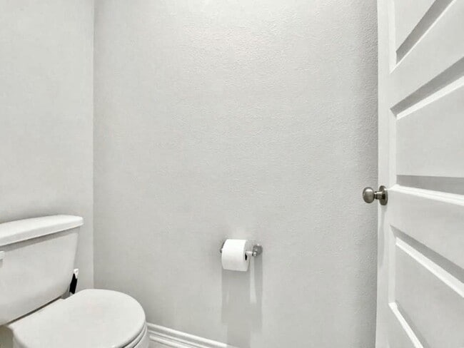 Building Photo - 816 Alta Wy