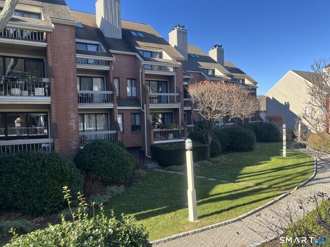 Building Photo - 9 River Rd