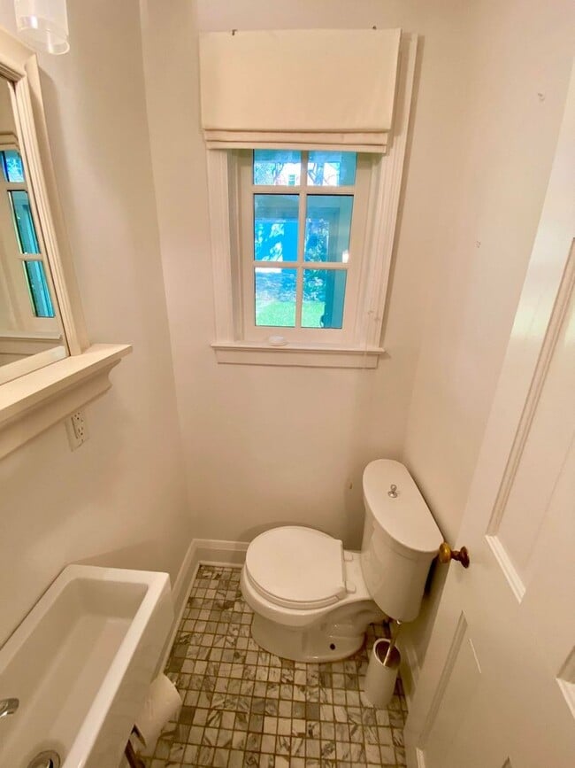 Building Photo - Stunning 4 Bed/3.5 Bath Historic Home - Be...