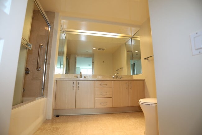 Building Photo - Hawaiki Tower - 2 bedroom, 2 bath with 2 c...