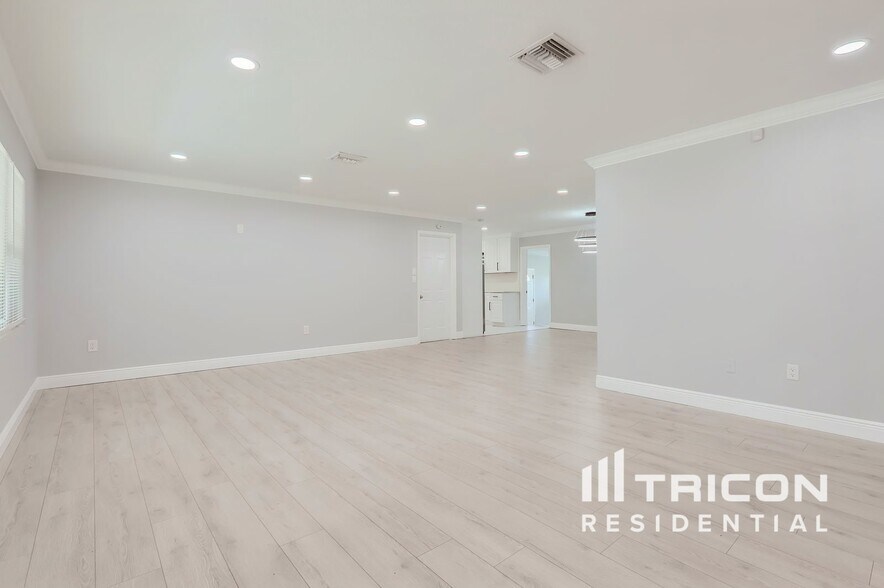 Building Photo - 405 Kerry Dr