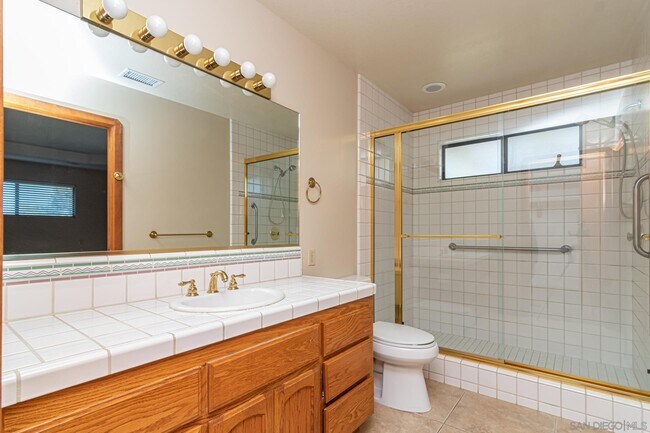 Building Photo - 1001 Crescent Bend