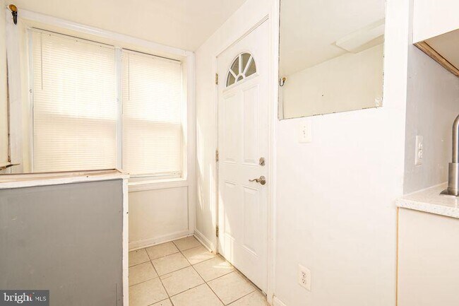 Building Photo - 307 E 25th St