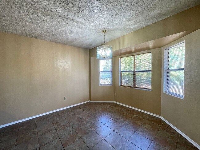 Building Photo - 2806 Derby Dr