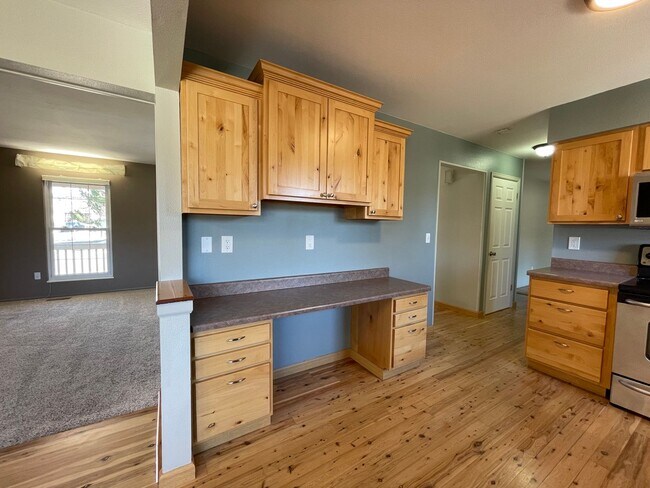 Building Photo - $0 DEPOSIT OPTION. 4BED/2.5BATH IN AURORA'S KINGSBOROUGH NEIGHBORHOOD