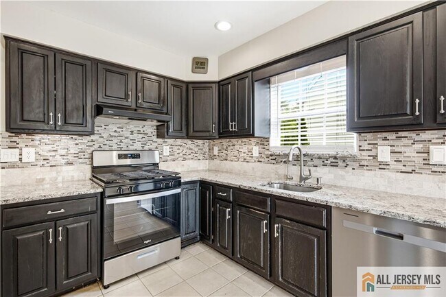 Building Photo - 55 Parsler Pl