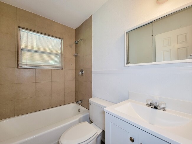 Building Photo - 409 N Parrish St