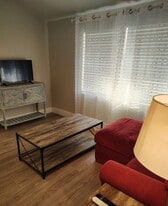 Building Photo - 26 Acacia St