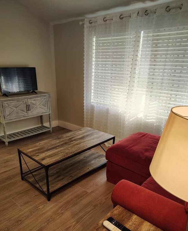 Building Photo - 26 Acacia St