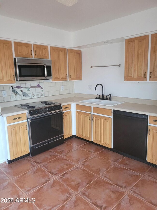 Building Photo - 2034 S Playa