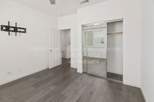 Building Photo - 341 Magnet