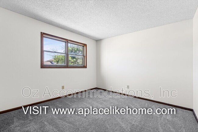 Building Photo - 1105 Jeff Cir