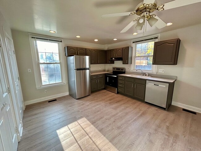 Building Photo - PLEASANT RIDGE - Huge Meticulous 2 bed 2 story home.  Fenced yard.