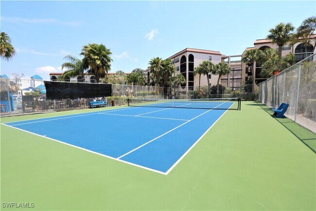 Building Photo - 1015 Anglers Cove