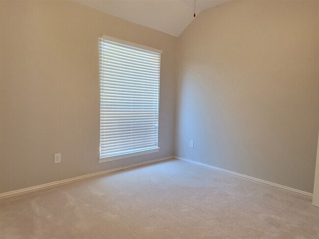 Building Photo - 618 Rivercove Dr