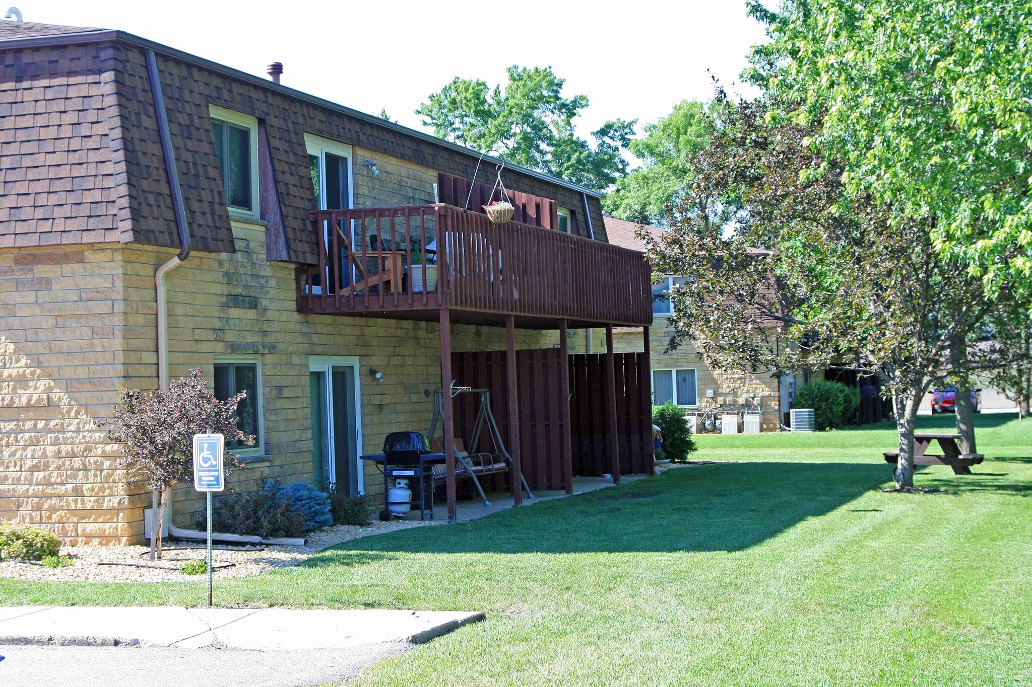 Building Photo - 601 Pfau St