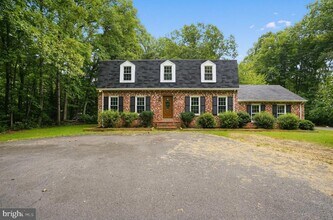 Building Photo - 6401 Wolf Run Hunt Ct