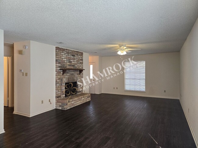Building Photo - 2-Bedroom Waco ISD Duplex!